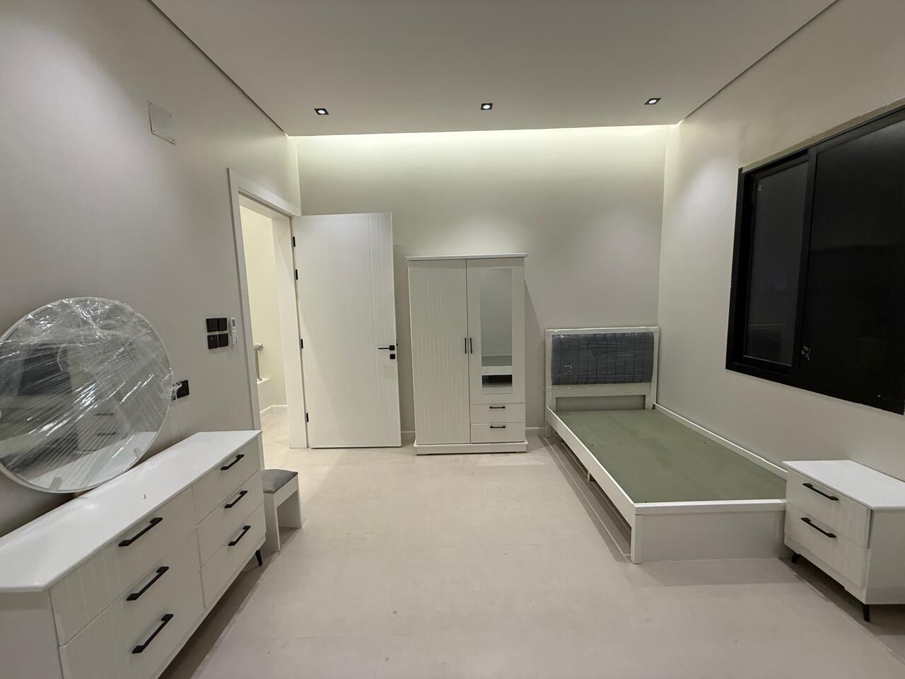 Riyadh, Rooms for Rent, SAR 1000/month,  🏠 EXECUTIVE SHARED ROOM FOR PROFESSIONAL BACHELORS – AL MUZAMIYAH
