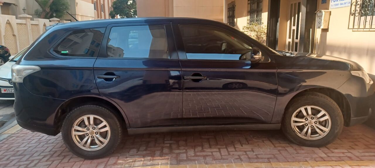 Zinj, Vehicles, Cars & Trucks , BHD 2600,  MITSUBISHI OUTLANDER,  2014,  Automatic,  161000 KM,   - BLUE - MODEL -PASSING TILL JULY 2027