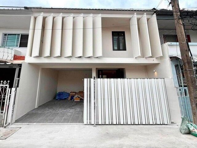 Bangkok, Real Estate For Sale, THB 5490000,  3 BR,  18 Sq. Feet,  ขายทาวน์โฮม 2 ชั้น Modern Minimal ลาดพร้าว 41 พร้อม