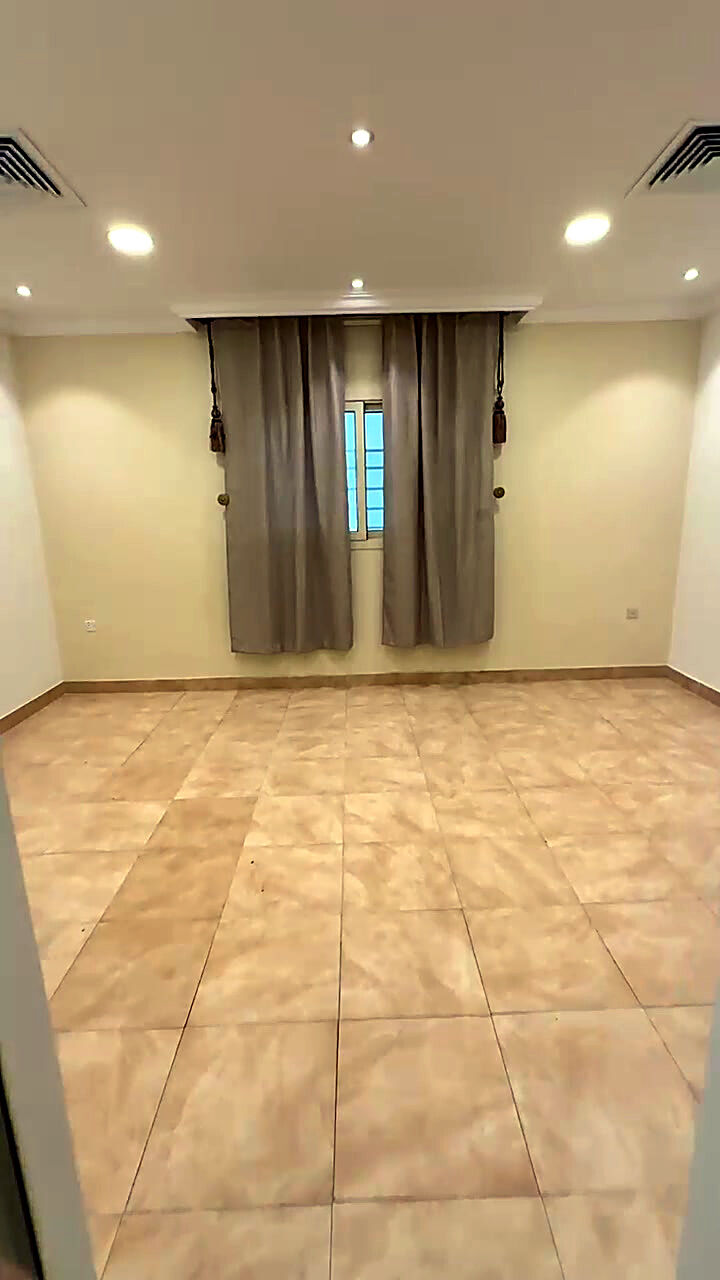 Hofuf, Apartments, Flats, Houses & Villas, SAR 2000/month,  3 BR,  Majlis, Large Dining Room. Near King Faisal University, CentrePoint
