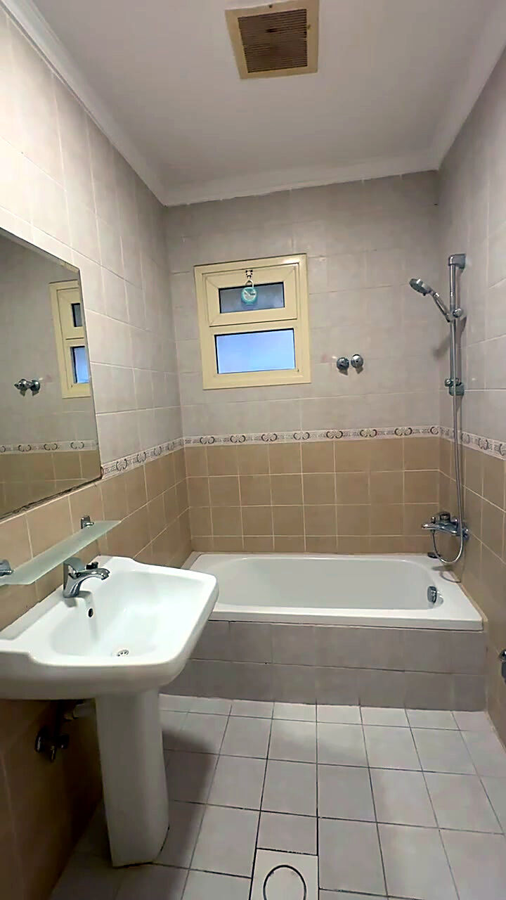 Hofuf, Apartments, Flats, Houses & Villas, SAR 2000/month,  3 BR,  Majlis, Large Dining Room. Near King Faisal University, CentrePoint