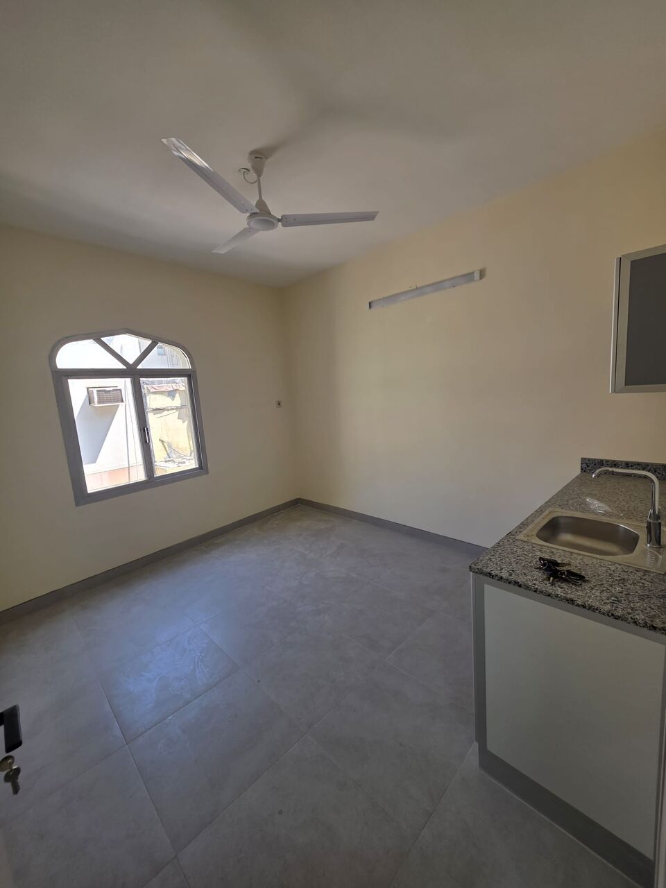 Hoora, Apartments, Flats, Houses & Villas, BHD 160/month,  1 BR,  Flat For Rent In Hoora With EWA Near Al Balushi Club