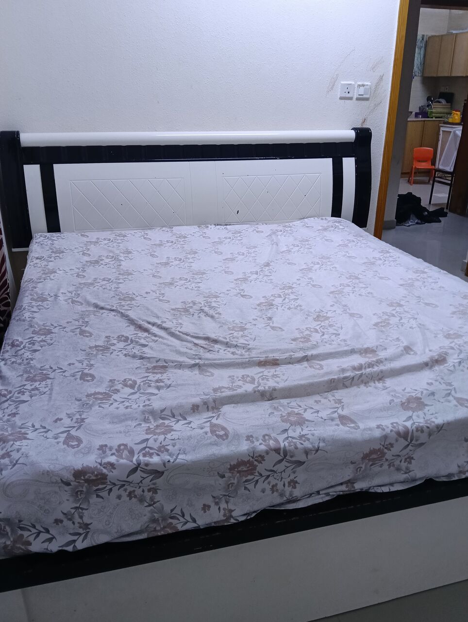 Khobar, Household Items, SAR 850,  BED WITH MATTRESS AND 6 DOOR WARDROBE