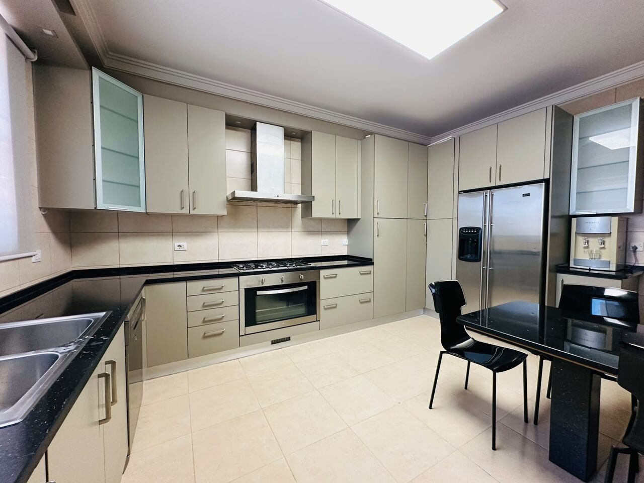 Abdoun, Apartments, Flats, Houses & Villas, JOD 30000/year,  3 BR,  300 Sq. Meter,  Apartments For Rent
