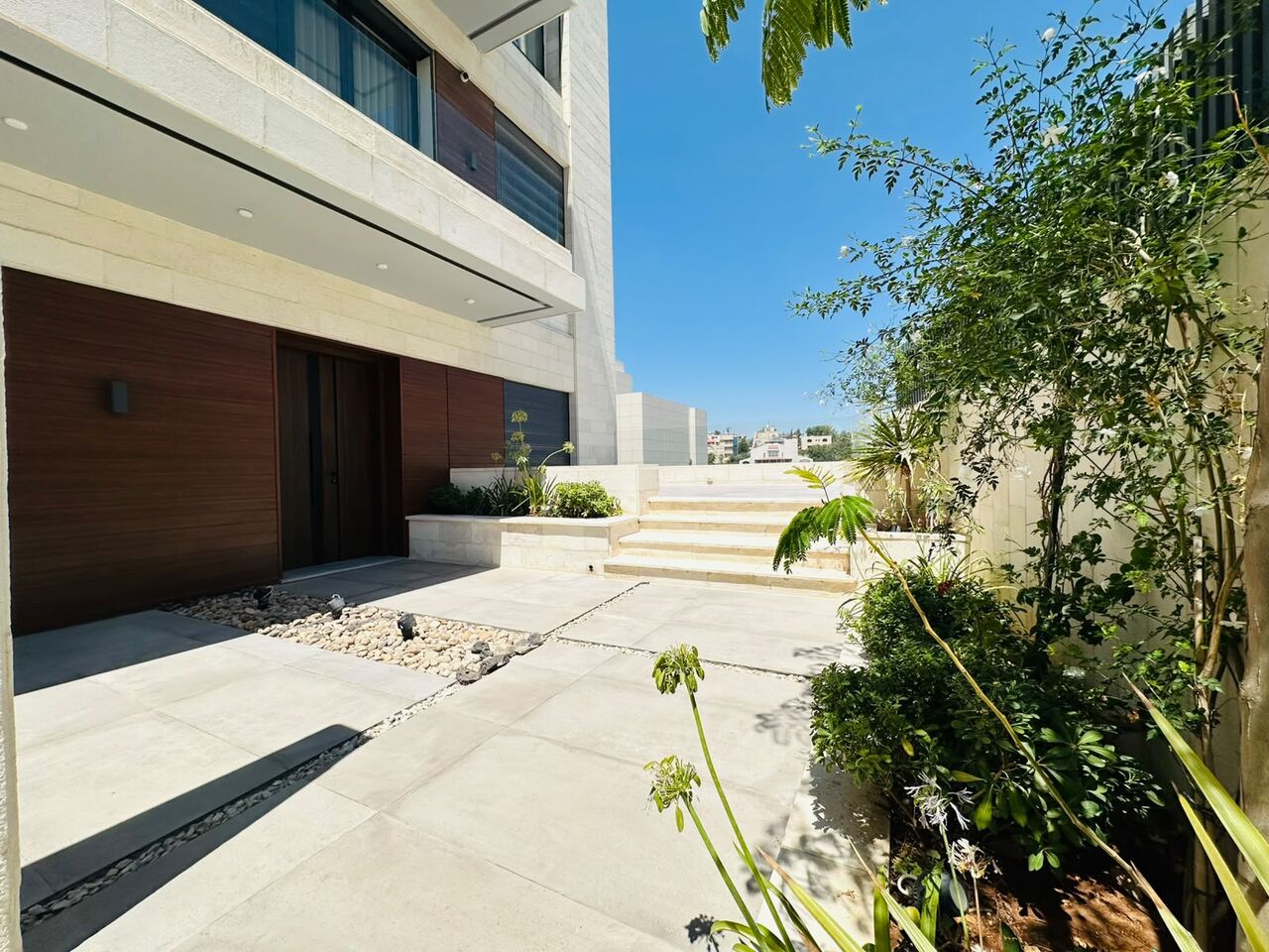 Abdoun, Apartments, Flats, Houses & Villas, JOD 40000/year,  3 BR,  300 Sq. Meter,  Ground Floor Apartment For Rent