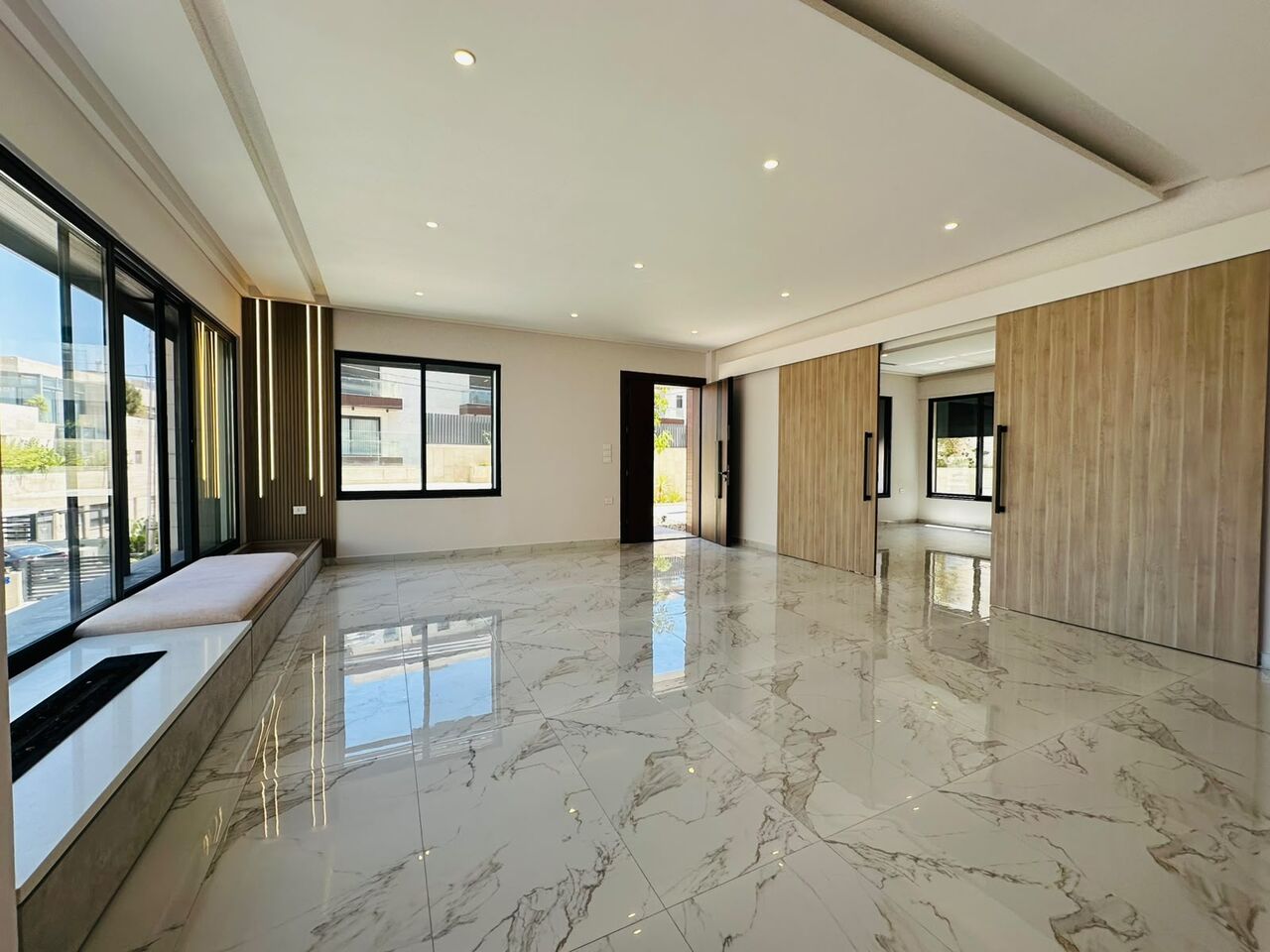 Abdoun, Apartments, Flats, Houses & Villas, JOD 40000/year,  3 BR,  300 Sq. Meter,  Ground Floor Apartment For Rent