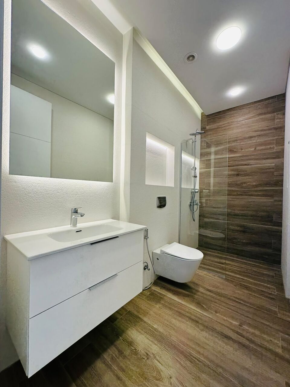 Abdoun, Apartments, Flats, Houses & Villas, JOD 40000/year,  3 BR,  300 Sq. Meter,  Ground Floor Apartment For Rent