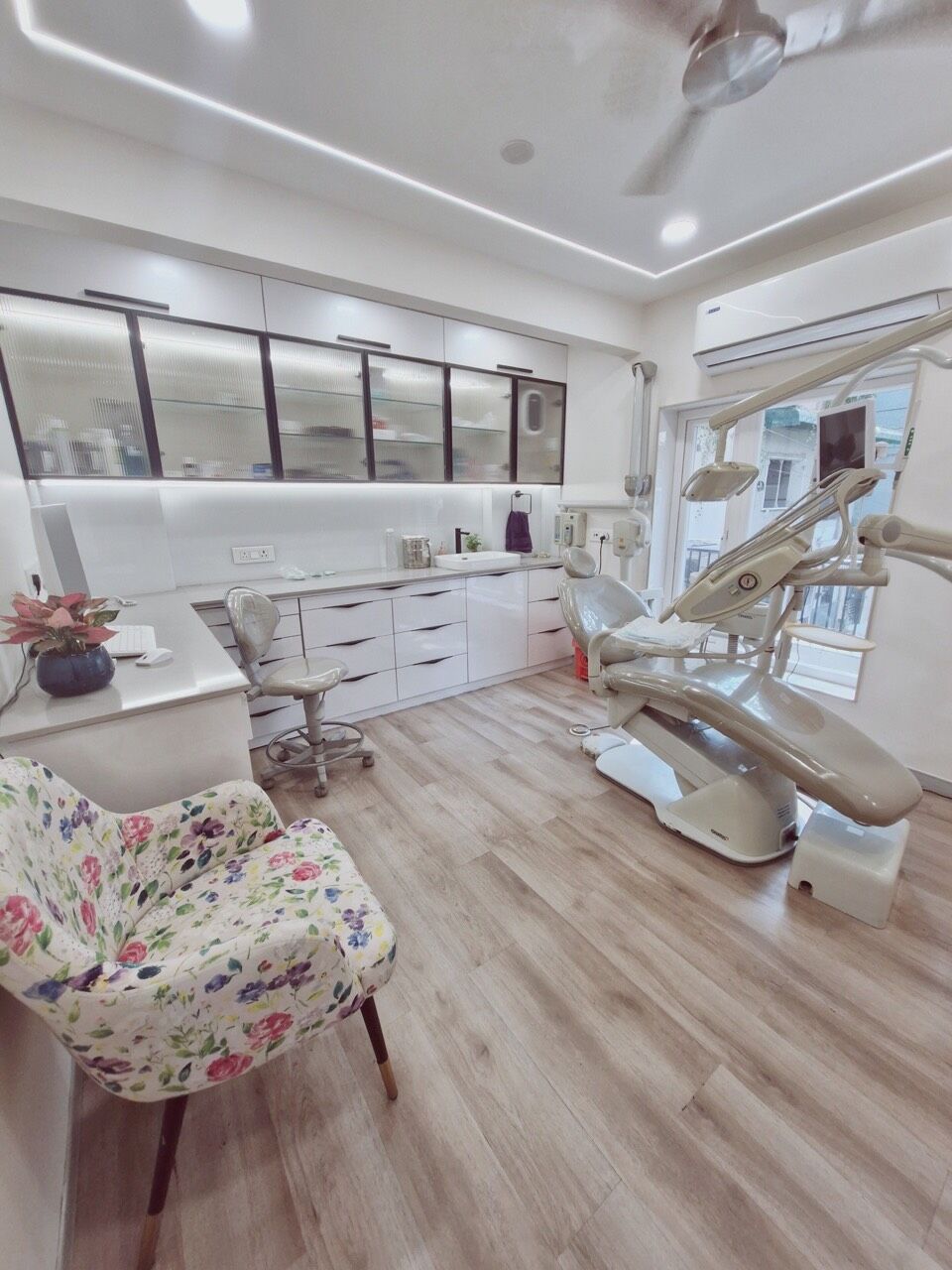 New Delhi, Dental, Dr. Shweta