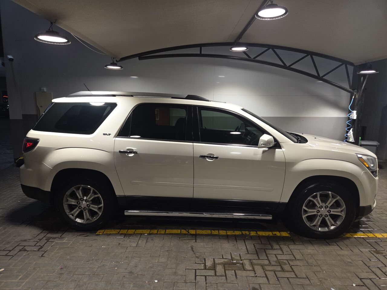 Jeddah, Vehicles, Cars & Trucks , SAR 42000,  Gmc Acadia,  2015,  Automatic,  127500 KM,    Full Option Odo 128000km