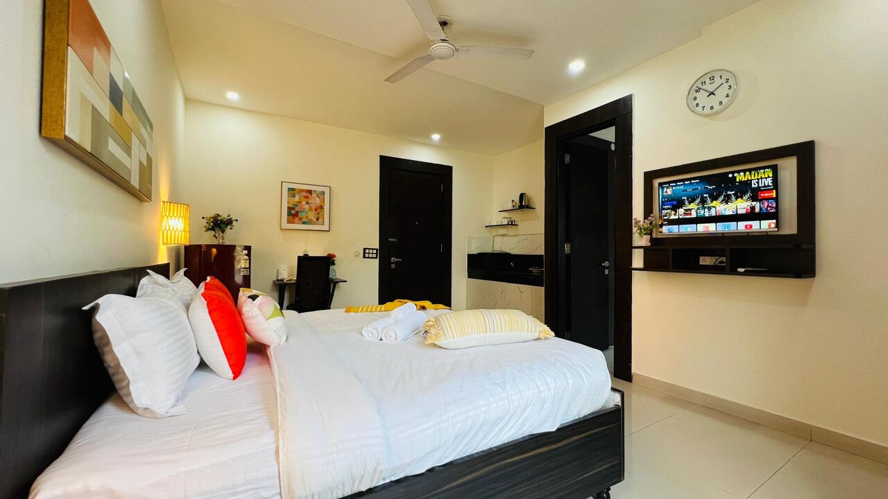 Gurgaon, Apartments, Flats, Houses & Villas, INR 3000/day,  Furnished,  Studio,  325 Sq. Feet,  Classic Studio With Balcony