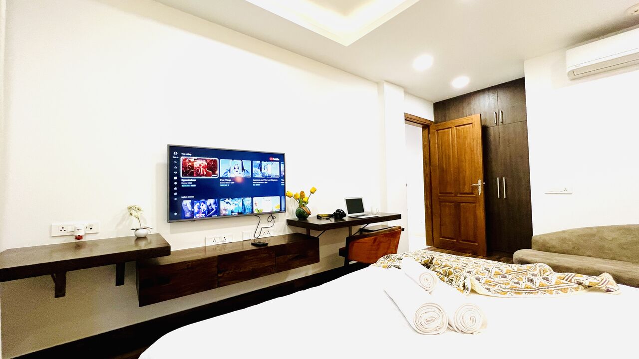 Gurgaon, Apartments, Flats, Houses & Villas, INR 9500/day,  Furnished,  3 BR,  2100 Sq. Feet,  Luxury Three Bedroom Apartment Gurgaon