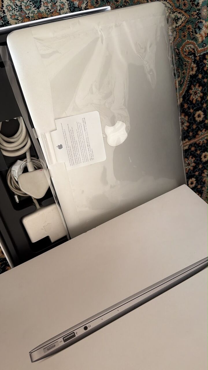 Riyadh, Computers, SAR 1450,  Macbook Air - 13