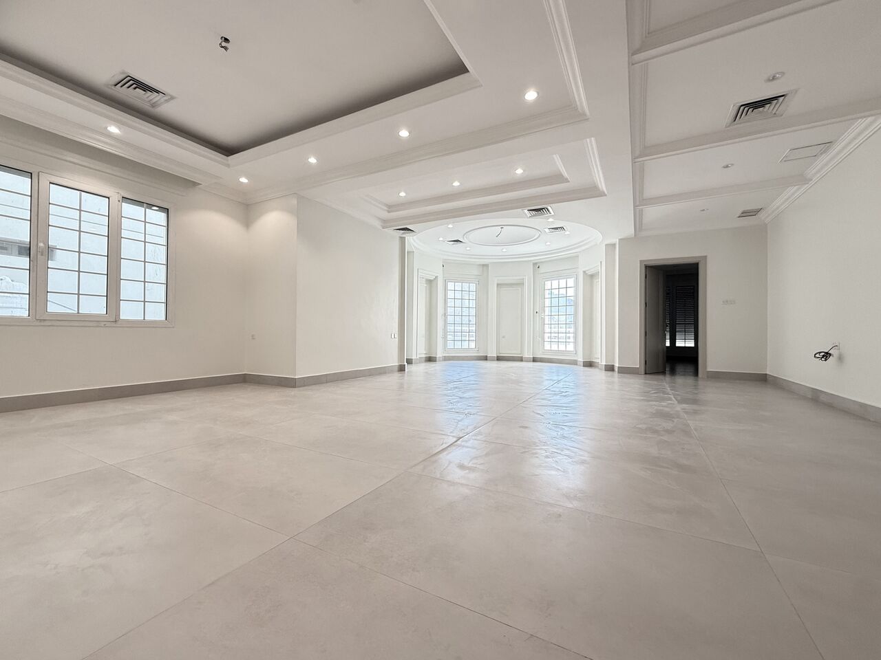 Kuwait City, Apartments, Flats, Houses & Villas, KWD 1100/month,  4 BR,  Shuhada &ndash; Spacious, Four Bedroom Floor W/balcony