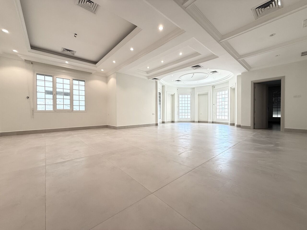 Kuwait City, Apartments, Flats, Houses & Villas, KWD 1100/month,  4 BR,  Shuhada &ndash; Spacious, Four Bedroom Floor W/balcony