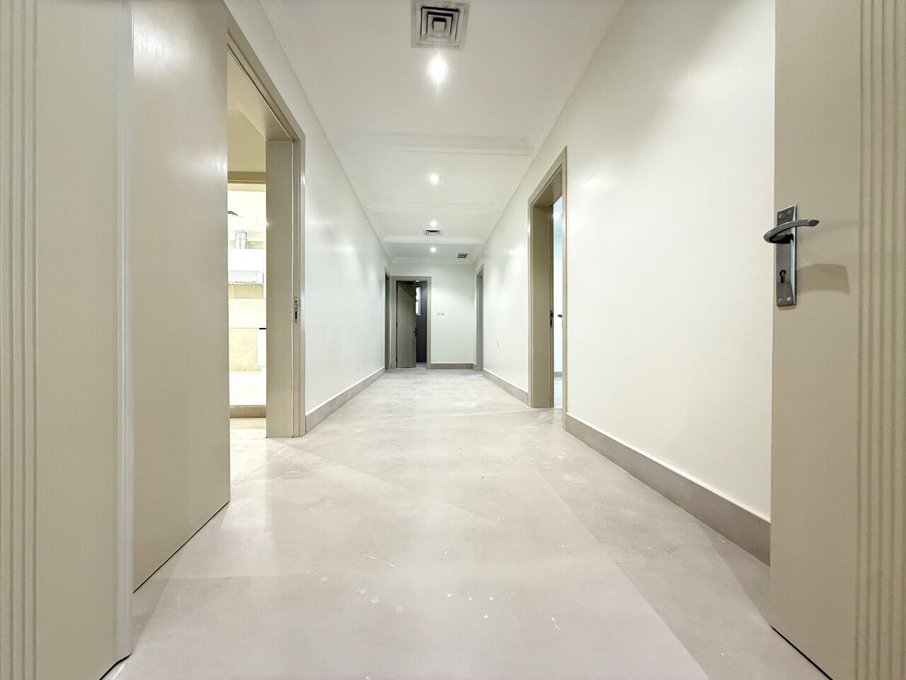 Kuwait City, Apartments, Flats, Houses & Villas, KWD 1100/month,  4 BR,  Shuhada &ndash; Spacious, Four Bedroom Floor W/balcony