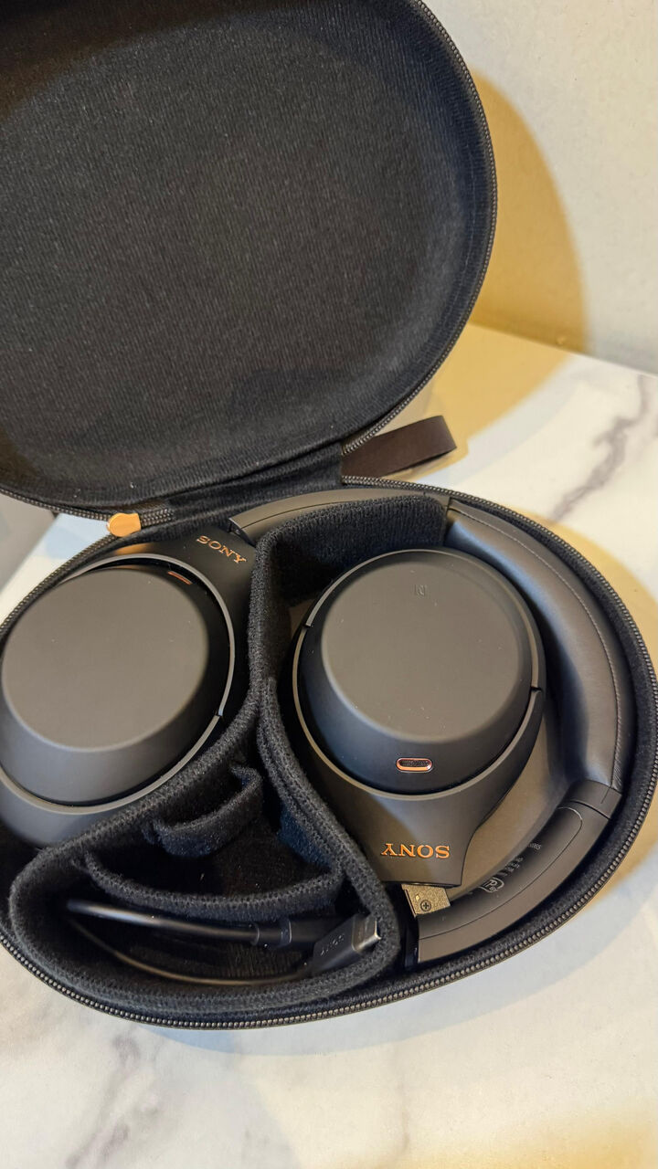 Jeddah, Electronics, SAR 650,  Sony  WH-1000XM4 Wireless Stereo Headphones
