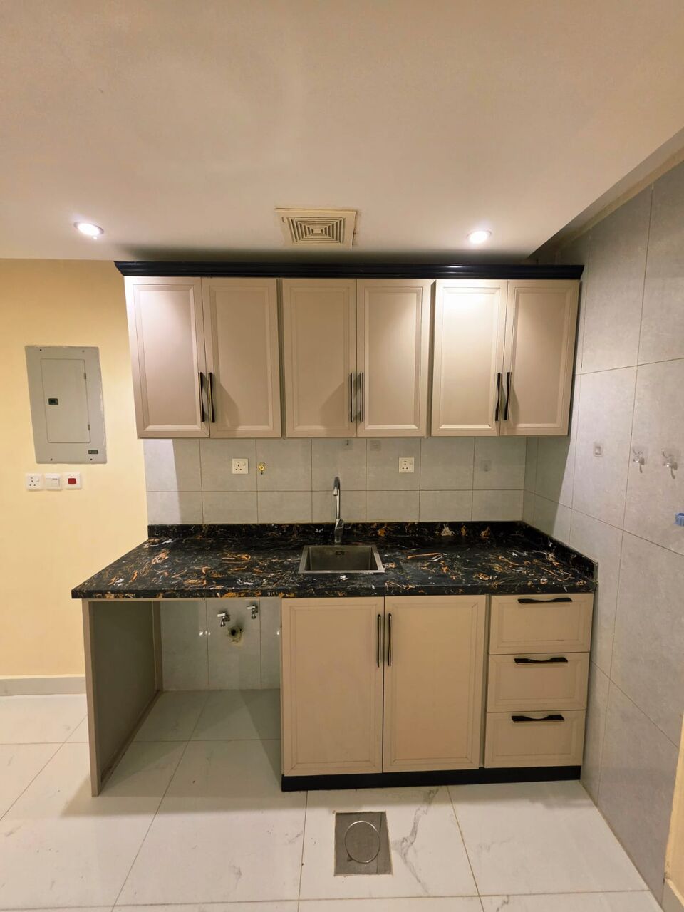 Al Malaz, Apartments, Flats, Houses & Villas, SAR 29500/year,  1 BR,  Apartment In Al Malaz (Officers) District, In A Very Prime Location