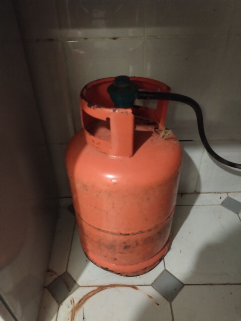 Al Faisaliyah, Household Items, SAR 350,  Gas Cylinder With Portable Double Burner Gas Stove And LPG Regulator With Rubber Hose