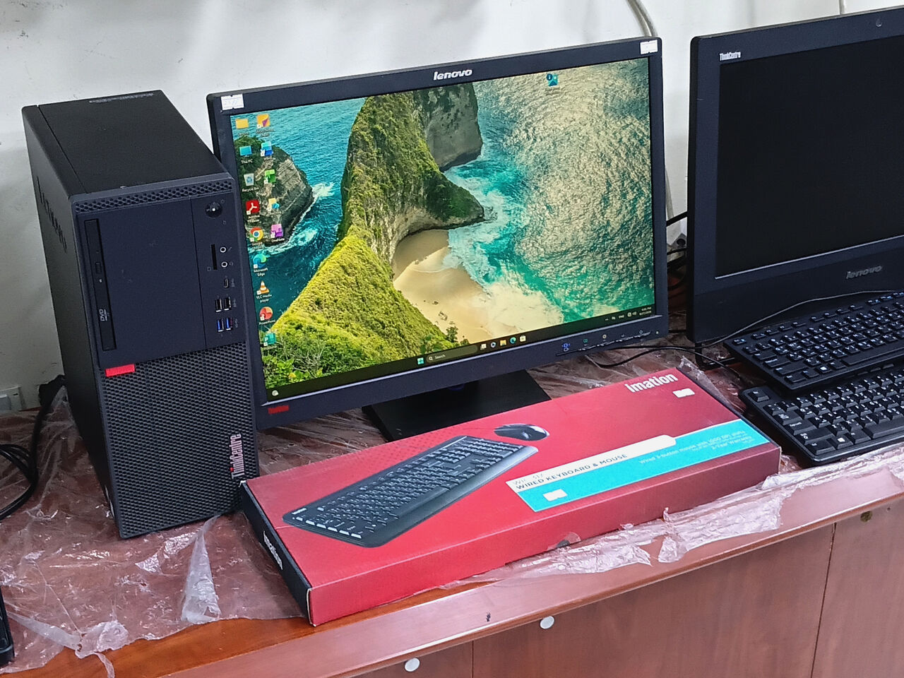 Riffa, Computers, BHD 130,  Lenovo I7-8700 Turbo 4.60 GHz DDR4 16GB RAM/250GB PLUS 1TB SSD 22&rsquo;&rsquo; Monitor