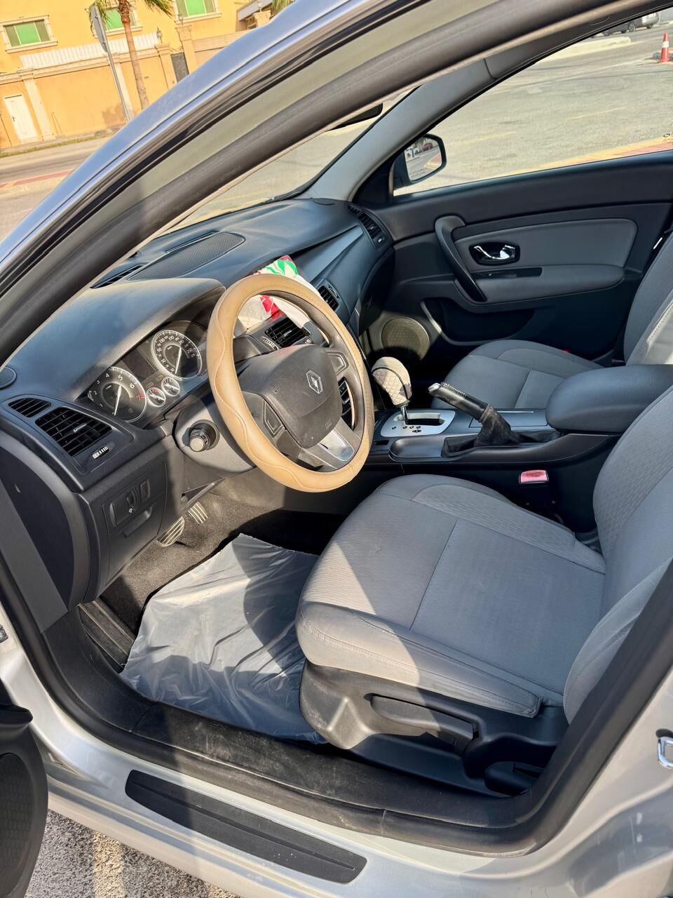Khobar, Vehicles, Cars & Trucks , SAR 15500,  Renault Safrane,  2014,  Automatic,  117 KM,  Reduced Price For Urgent Sale, Great Deal! Silver   2.5L Engine Very Lo