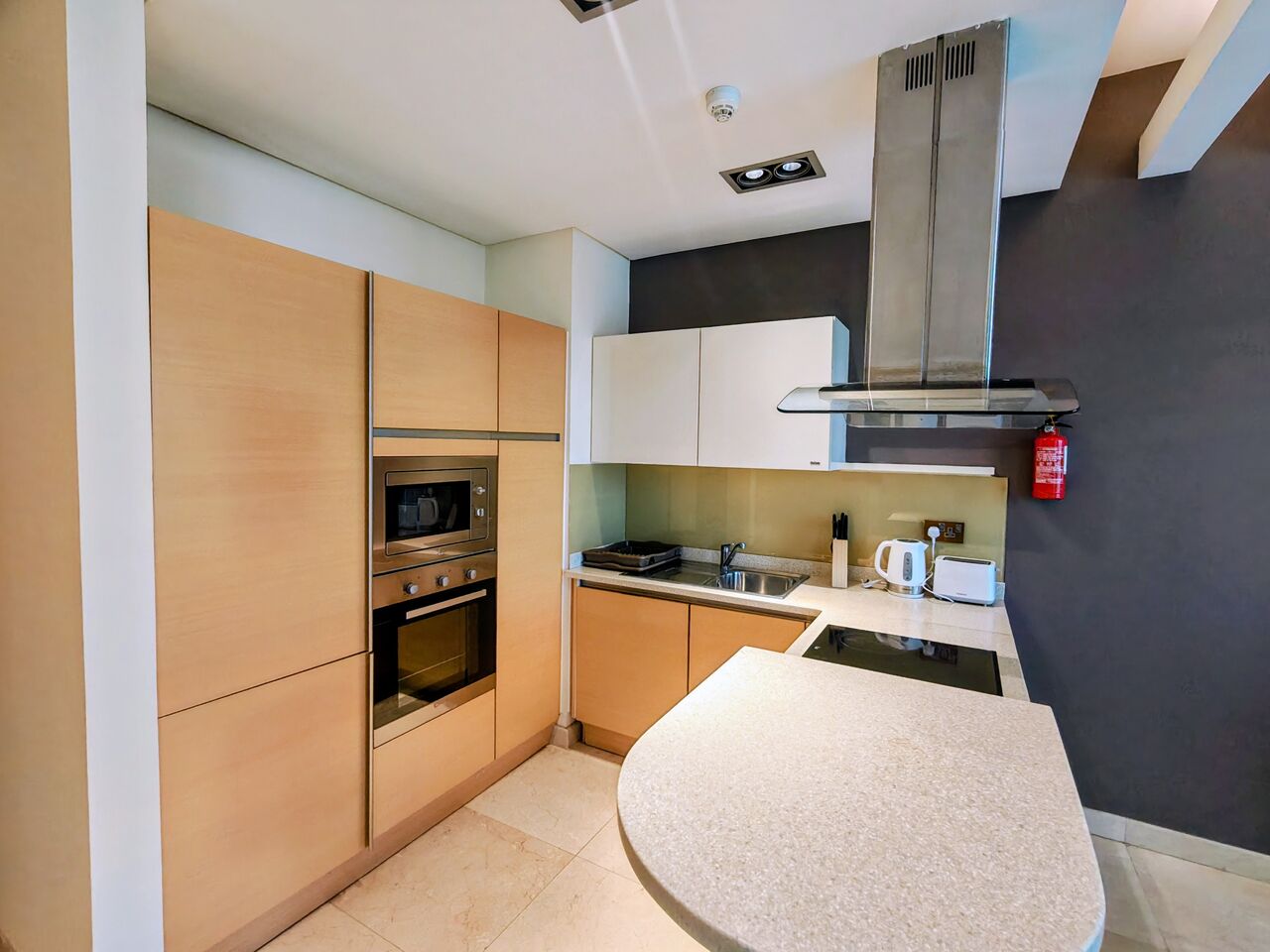 Manama, Apartments, Flats, Houses & Villas, BHD 600/month,  1 BR,  93 Sq. Meter,  1 Bedroom Sea View Apartment For Rent In Reef Island