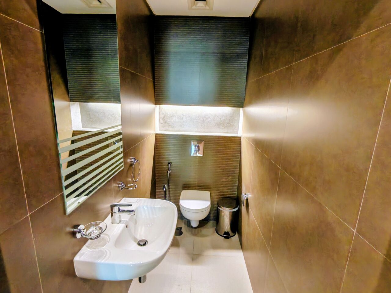 Manama, Apartments, Flats, Houses & Villas, BHD 950/month,  Furnished,  2 BR,  170 Sq. Meter,  2 BHK Apartment With Private Garden Available In Reef Island For Rent