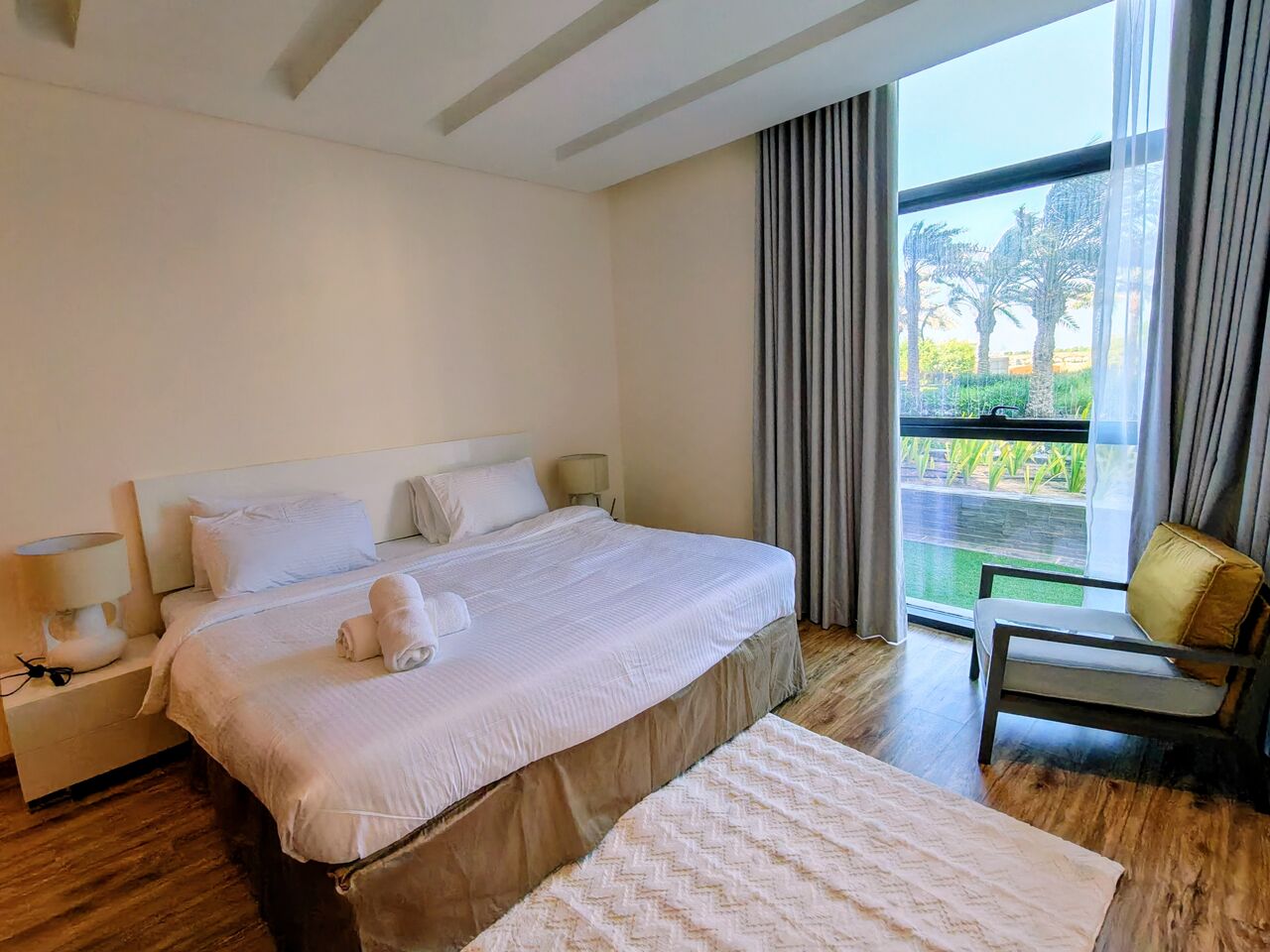 Manama, Apartments, Flats, Houses & Villas, BHD 950/month,  Furnished,  2 BR,  170 Sq. Meter,  2 BHK Apartment With Private Garden Available In Reef Island For Rent