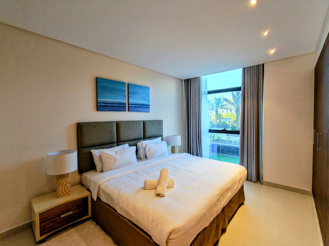 Manama, Apartments, Flats, Houses & Villas, BHD 950/month,  Furnished,  2 BR,  170 Sq. Meter,  2 BHK Apartment With Private Garden Available In Reef Island For Rent