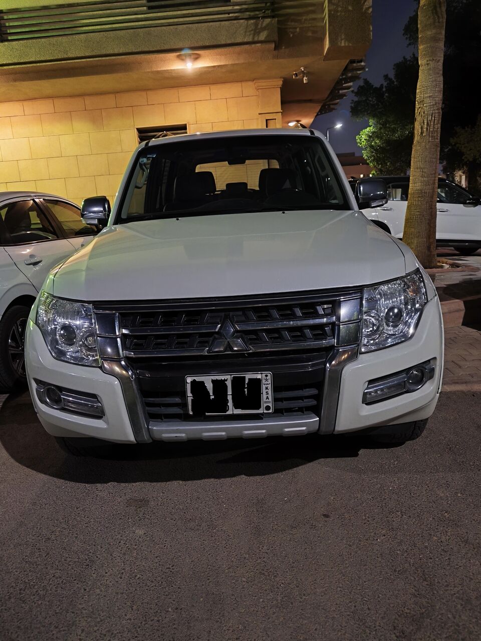 Riyadh, Vehicles, Cars & Trucks , SAR 60000,  Mitsubishi Pajero,  2018,  Automatic,  119000 KM,    &mdash; Full Option &mdash; For Sale