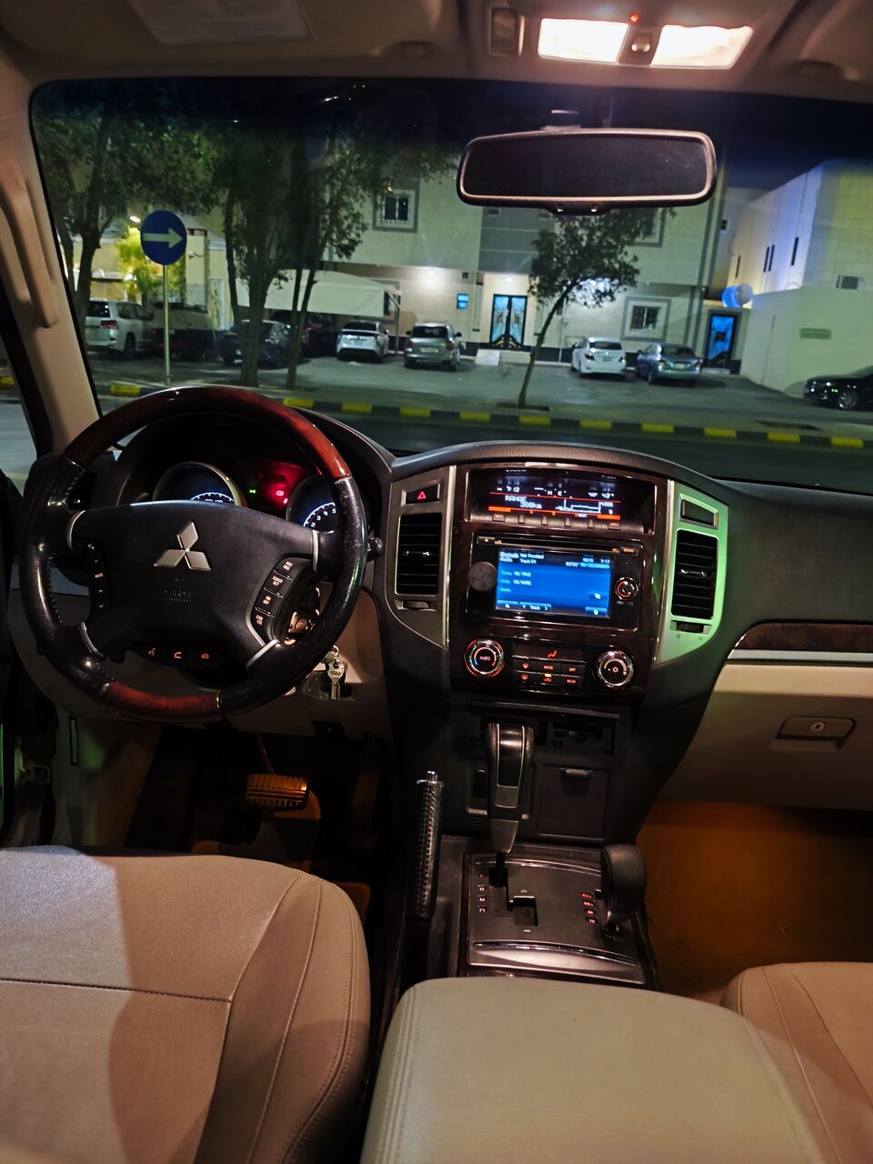 Riyadh, Vehicles, Cars & Trucks , SAR 60000,  Mitsubishi Pajero,  2018,  Automatic,  119000 KM,    &mdash; Full Option &mdash; For Sale