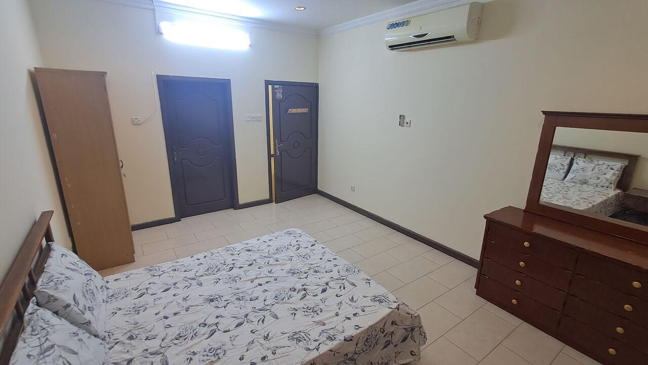 Mahooz, Rooms for Rent, BHD 140,  Fully Furnished Room Available In A 3-bedroom Apartment Located Mahooz