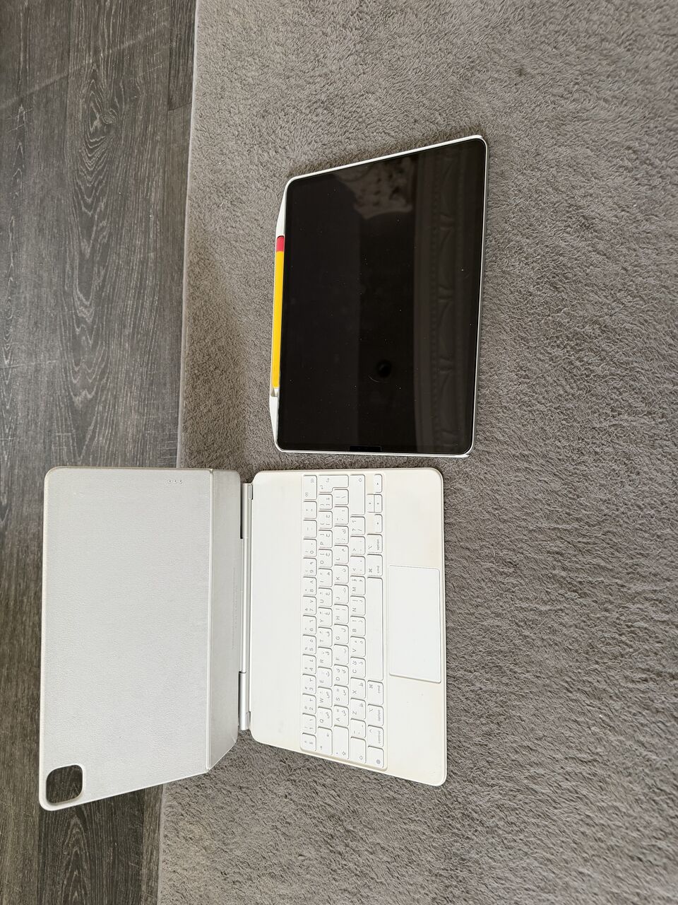 Riyadh, Mobile Phones, SAR 4500,  IPad Pro 6th Gen 12.9 + Apple Pencil + Apple Magic Keyboard + Case