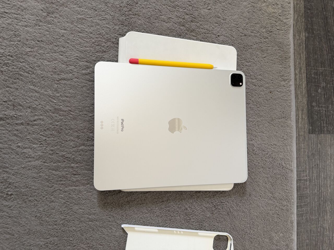 Riyadh, Mobile Phones, SAR 4500,  IPad Pro 6th Gen 12.9 + Apple Pencil + Apple Magic Keyboard + Case