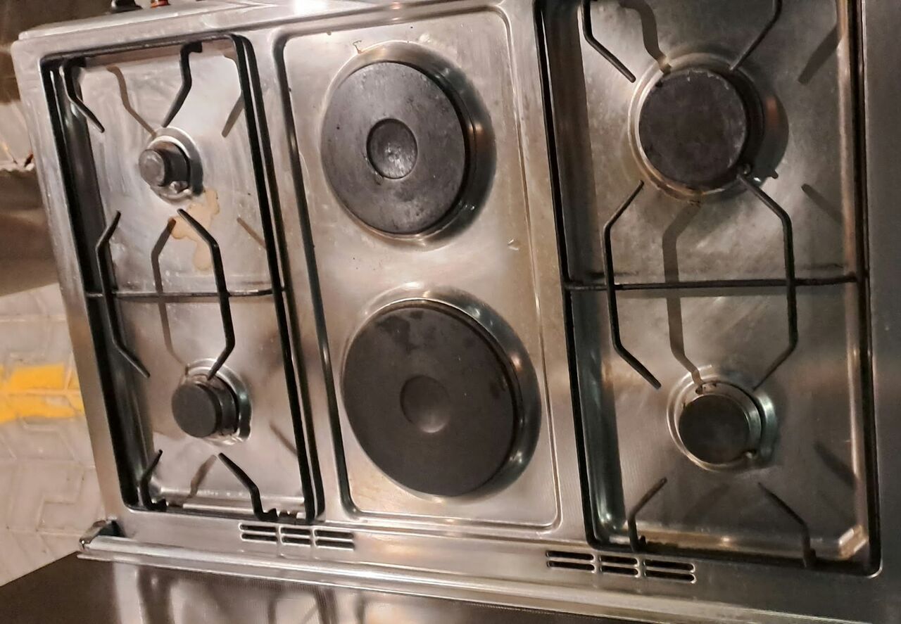 Jeddah, Appliances, SAR 350,  Gas Cooking Range ( Stove ) With 6 Burners  & Oven For Sale In Rehab.