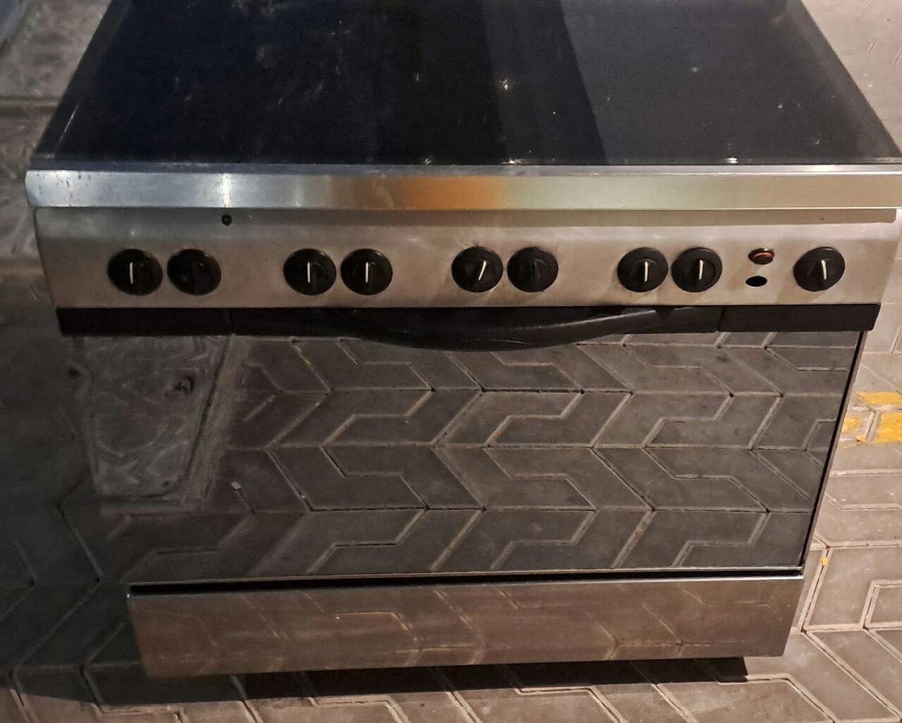 Jeddah, Appliances, SAR 350,  Gas Cooking Range ( Stove ) With 6 Burners  & Oven For Sale In Rehab.