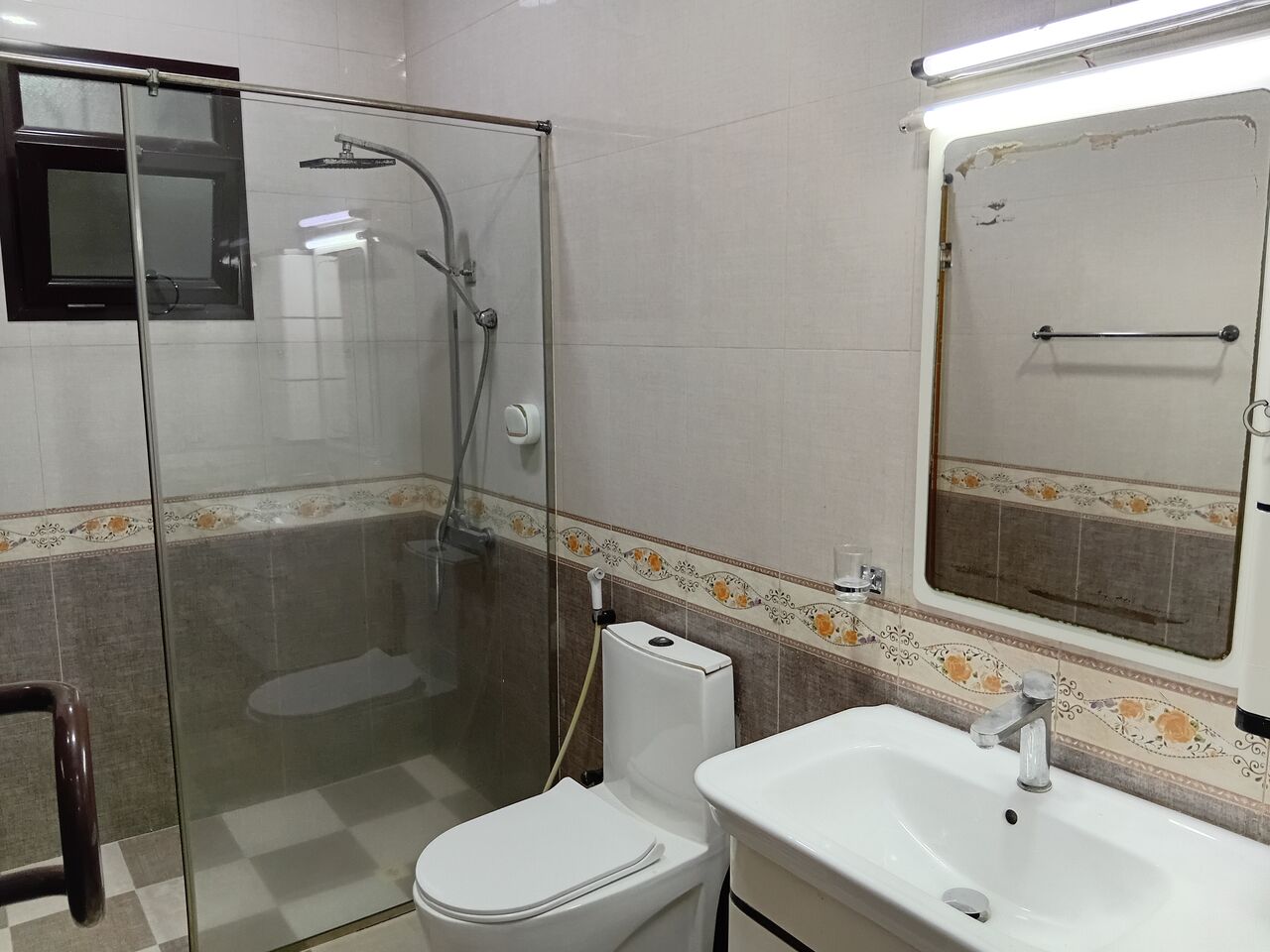 Tubli, Apartments, Flats, Houses & Villas, BHD 250/month,  Furnished,  3 BR,  Semi-Furnished | Tubli | Parking | Closed Kitchen | Security | Maintenance