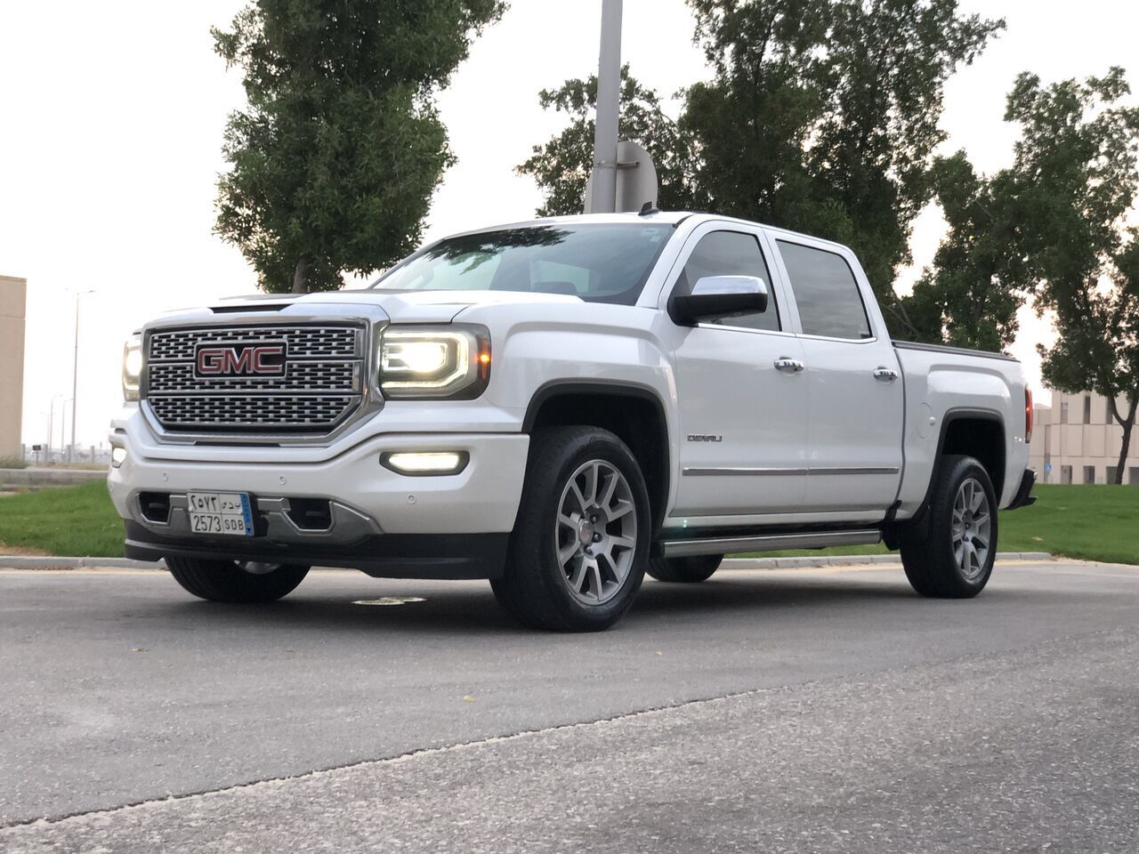 Jubail, Vehicles, Cars & Trucks , SAR 118,  GMC Sierra 2018 Denali Full Agency Body VERY GOOG  CAR,  2018,  170000 KM,  Jubail Down Town
