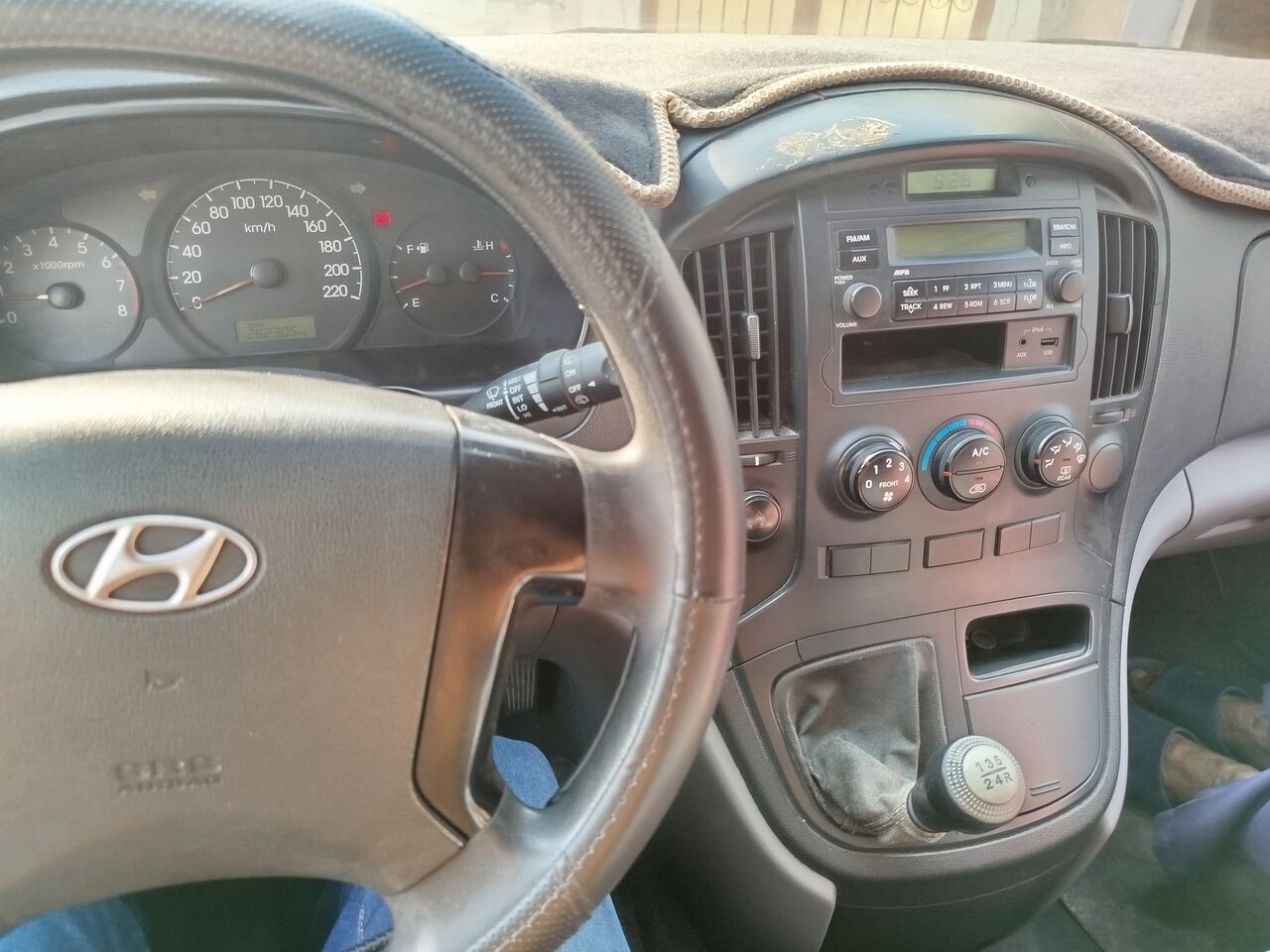 East Riffa, Vehicles, Cars & Trucks , BHD 1600,  Hyundai H1,  2013,  Automatic,  260000 KM,  For Sale  Cargo Fan
