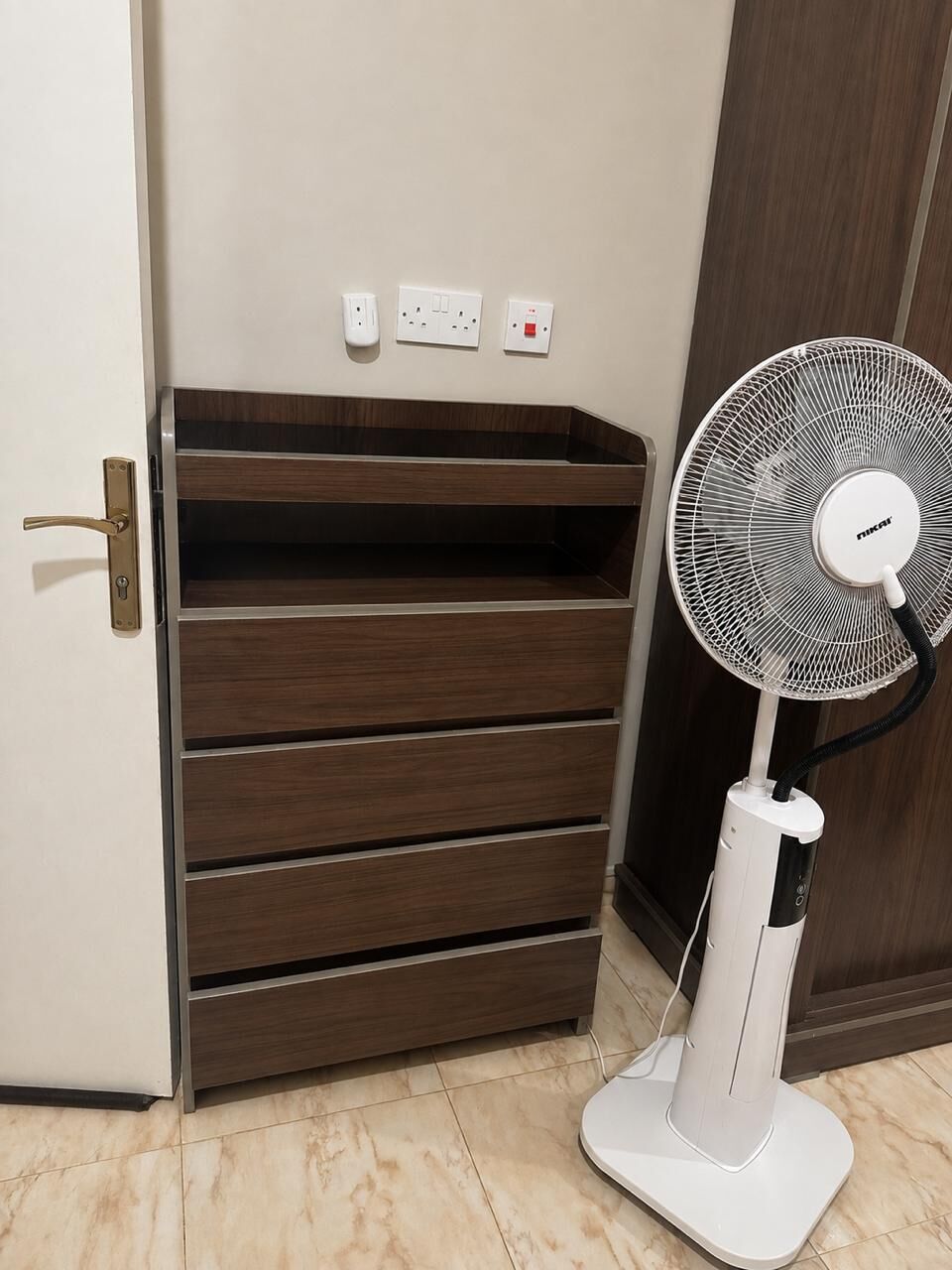 Riyadh, Furniture, SAR 1800,  Bedroom Set - Bed, Wardrobe, Chest, Makeup Unit, Side Table
