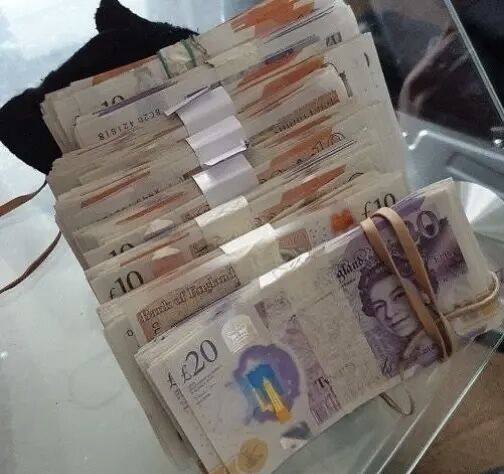 London, Free Items, GBP 200,  Currency Collection