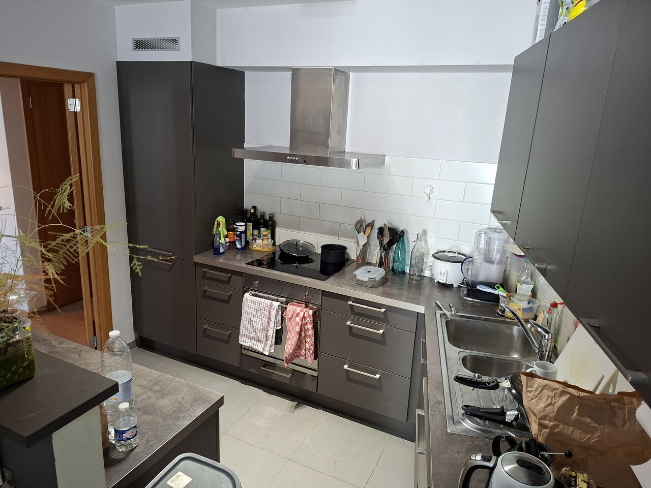 Brussels, Apartments, Flats, Houses & Villas, EUR 1620/month,  Furnished,  2 BR,  Furnished 2-bedroom Apartment, Saint-Boniface Church View.