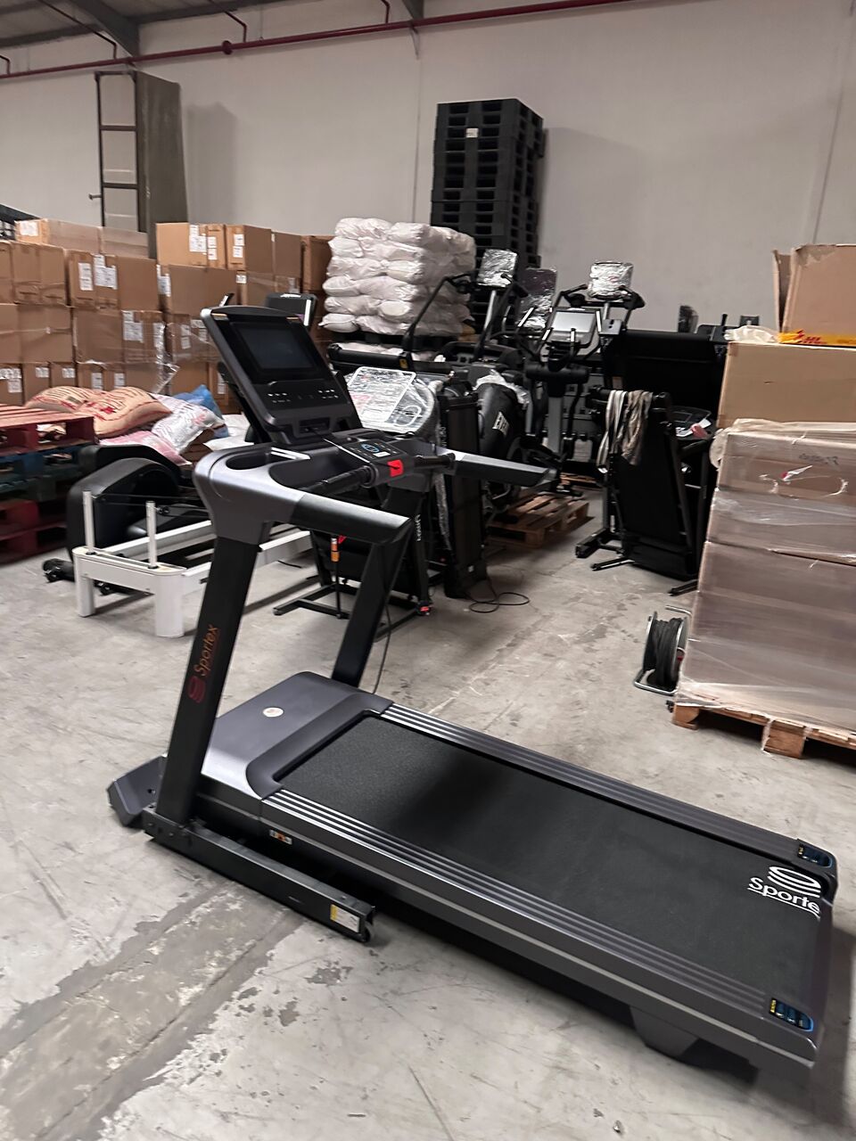 Riyadh, Health & Beauty Items, SAR 2799,  Sportex Smart Treadmill - 3 HP DC Motor |  15-Level Auto Incline 11.5" Touchscreen