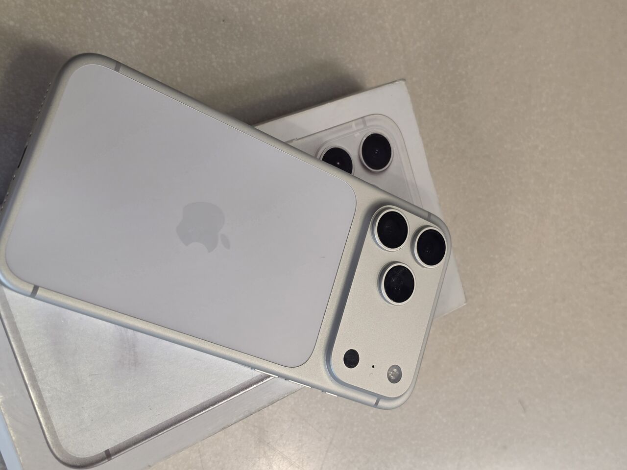 Dammam, Mobile Phones, SAR 4300,  IPhone 17 Pro Max