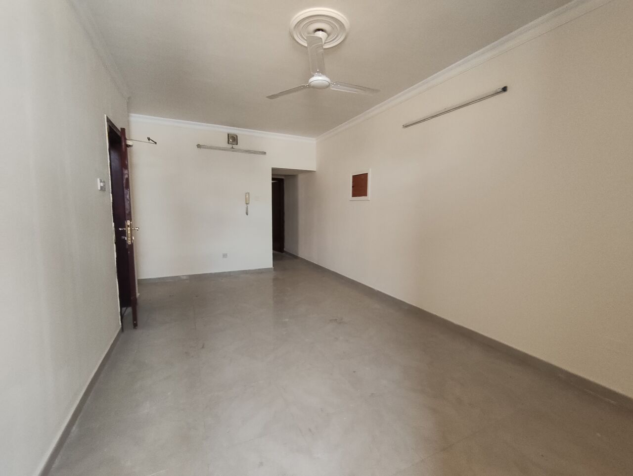 Salmaniya, Apartments, Flats, Houses & Villas, BHD 190/year,  1 BR,  Salmaniya:- 1Bhk Unfurnished Flat On Rent With Unlimited Ewa..