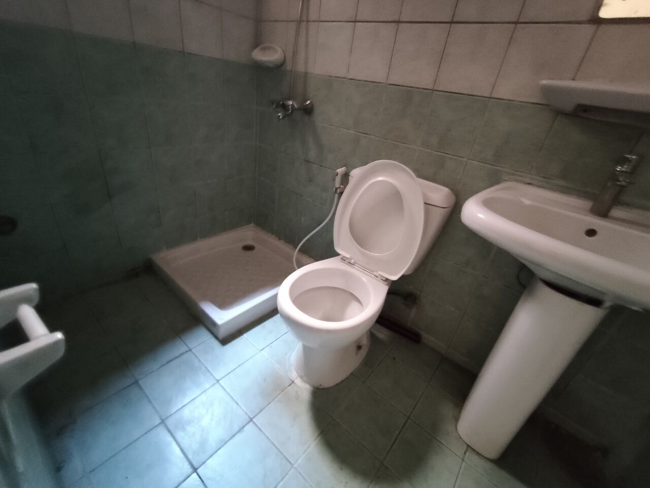 Salmaniya, Apartments, Flats, Houses & Villas, BHD 190/year,  1 BR,  Salmaniya:- 1Bhk Unfurnished Flat On Rent With Unlimited Ewa..