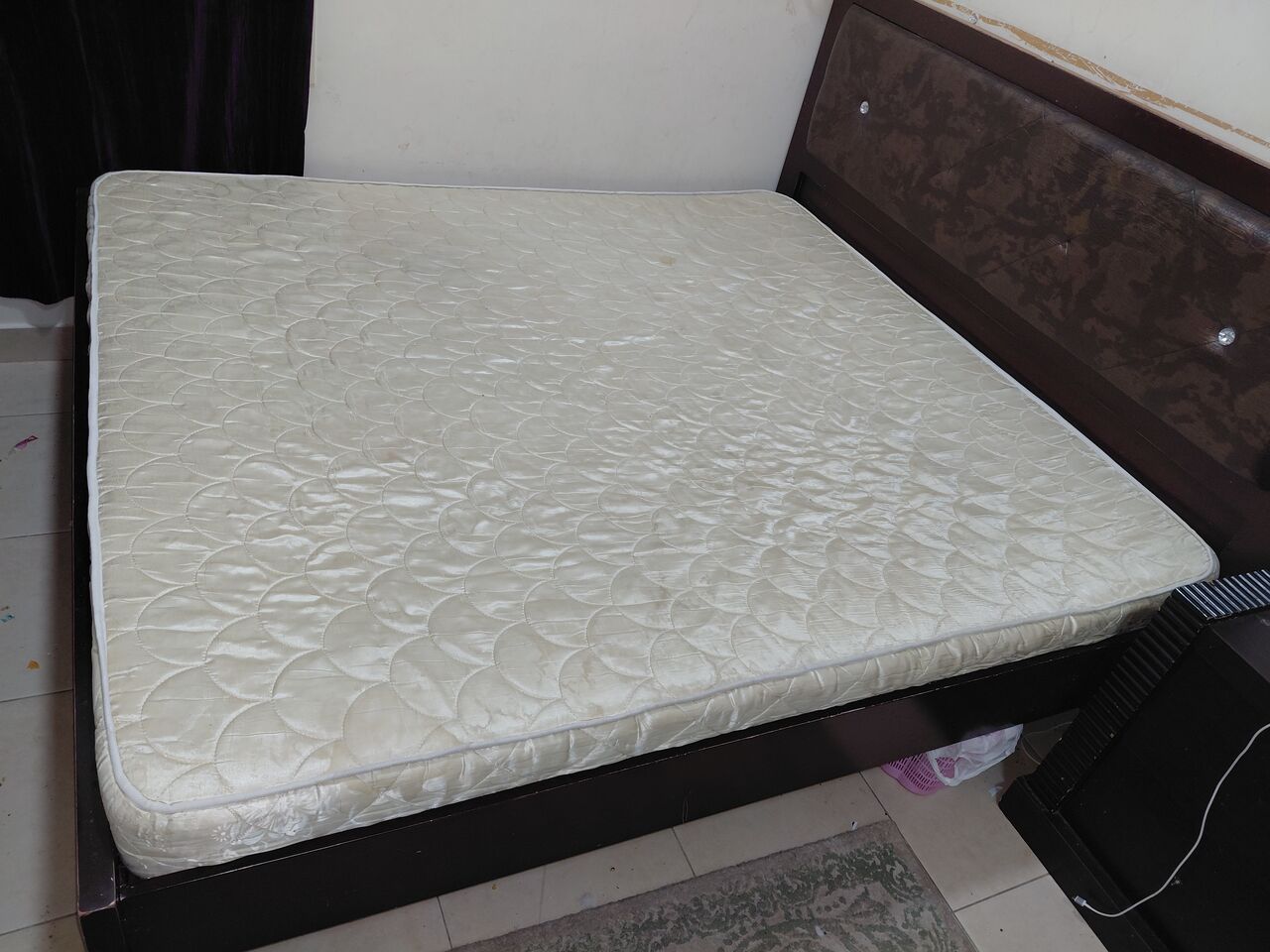 Riffa, Furniture, BHD 16,  KINGSIZE BED WITH MATRESS.