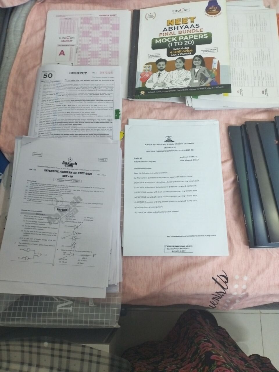 Mahooz, Books, BHD 70,  NEET PW And Akash Books Good As New With 50 Practice Question Papers With Omr Sheets