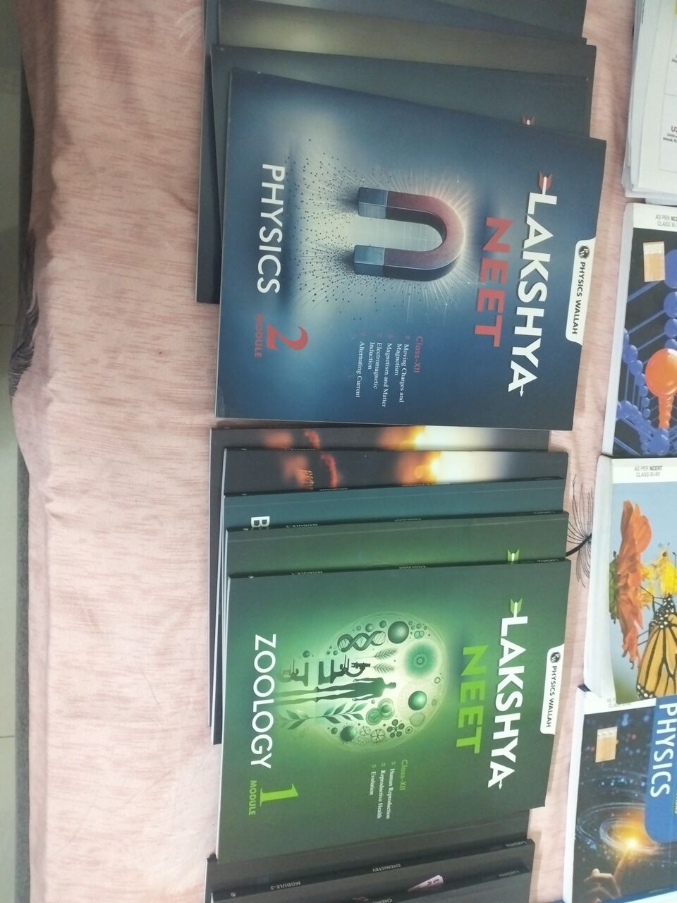 Mahooz, Books, BHD 70,  NEET PW And Akash Books Good As New With 50 Practice Question Papers With Omr Sheets