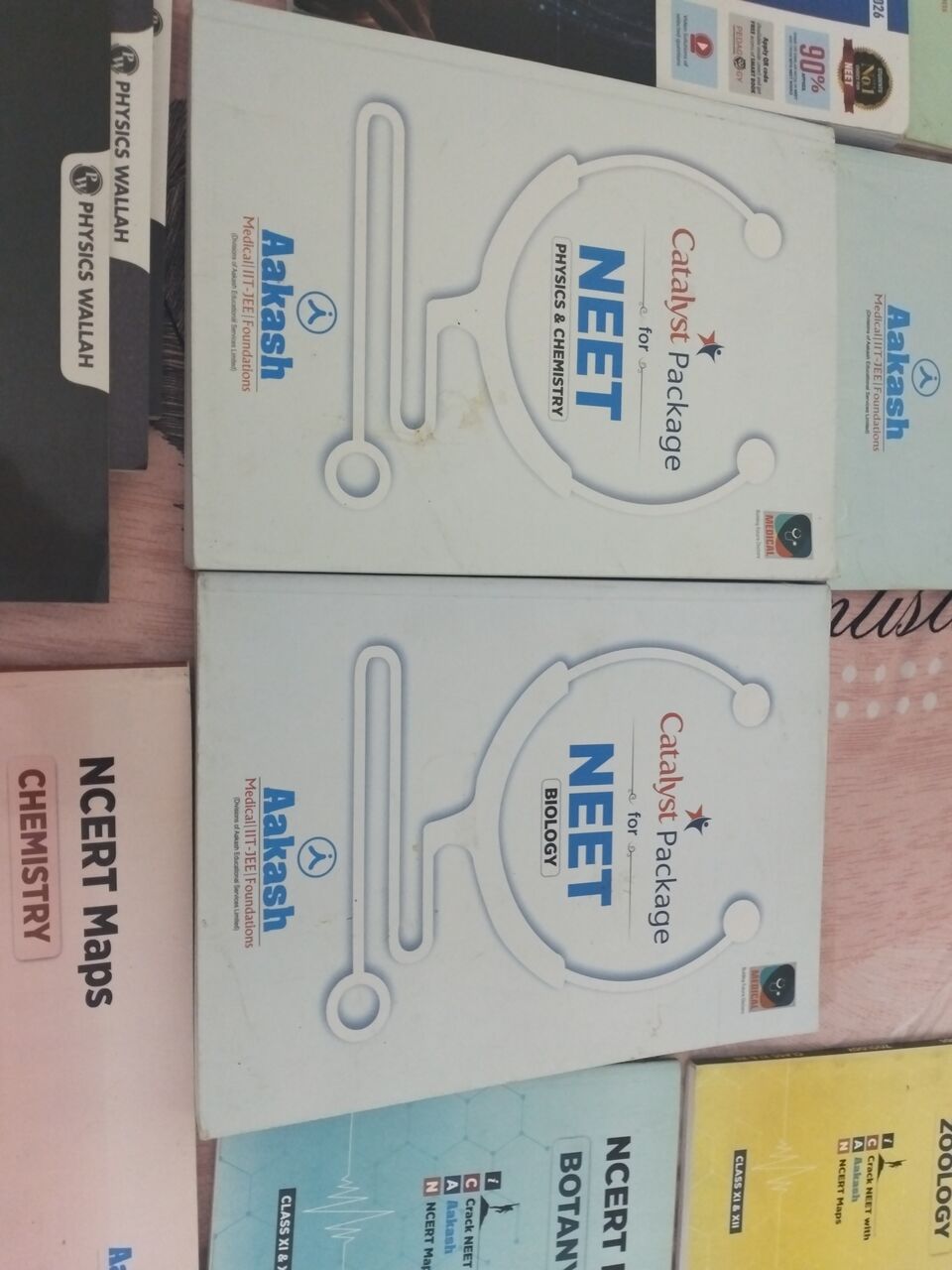 Mahooz, Books, BHD 70,  NEET PW And Akash Books Good As New With 50 Practice Question Papers With Omr Sheets