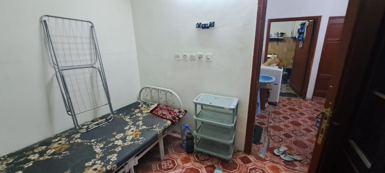Al Wizarat, Rooms for Rent, SAR 800/month,  Single Room Available Ground Floor (Opposite Chatkhare/Malaz Restaurant Hara)